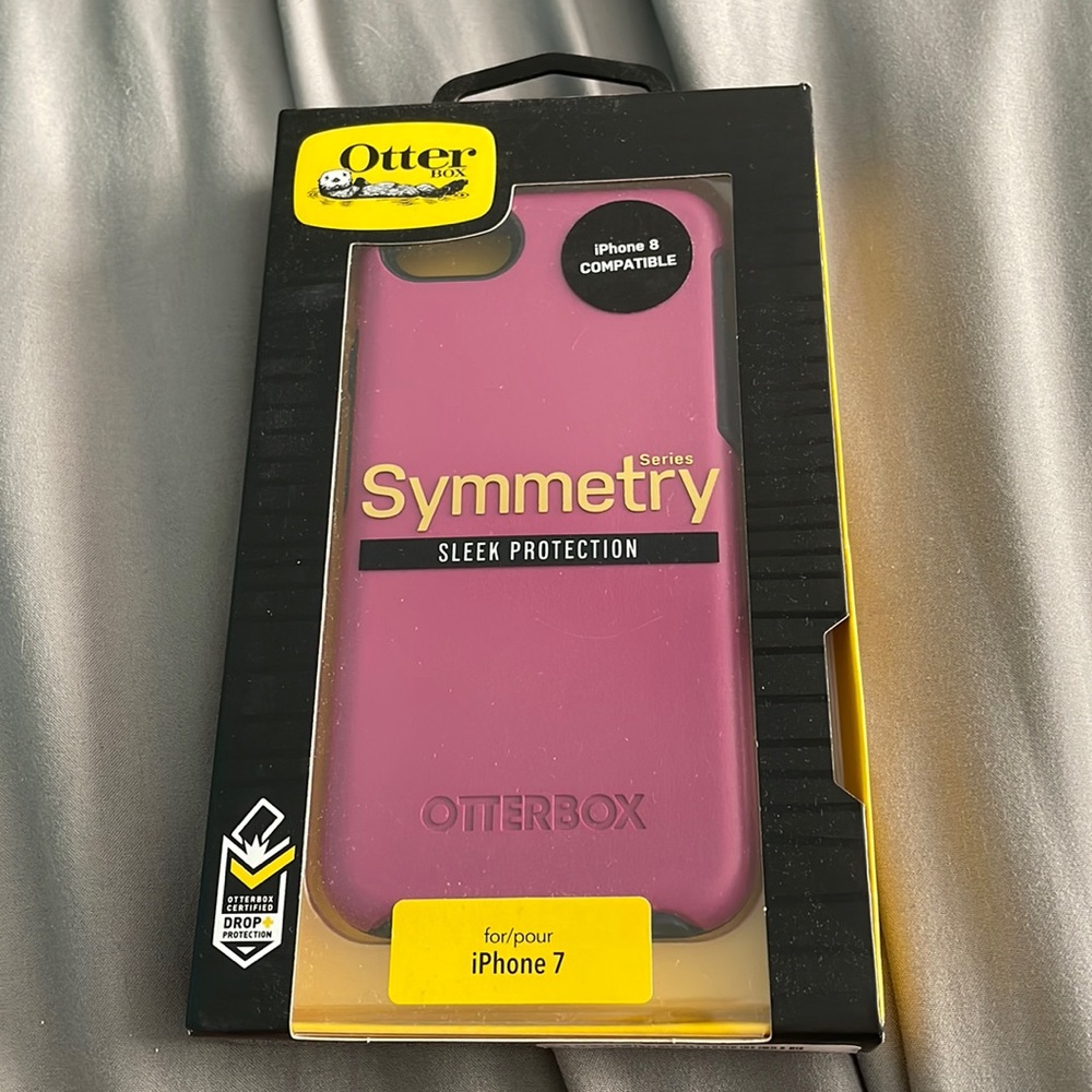 iPhone 7 otterbox case. It’s is a purple/pink color.